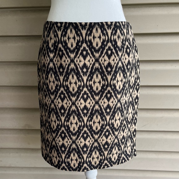 •Willi Smith• Black/Taupe Ikat Print Pencil Skirt - Size 6 - Picture 1 of 8